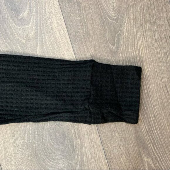 Revolve LNA Oversized Turtleneck Sweater Waffle Knit Slit Mock neck Black XS - Picture 10 of 16